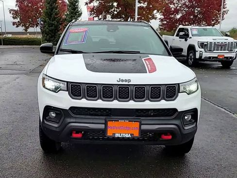Used 2023 Jeep Compass Trailhawk image 3