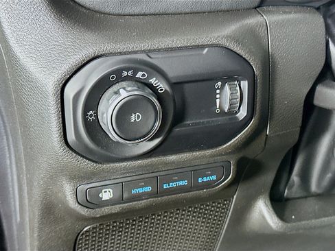 Used 2023 Jeep Wrangler Unlimited Sahara AWD/4WD image 17