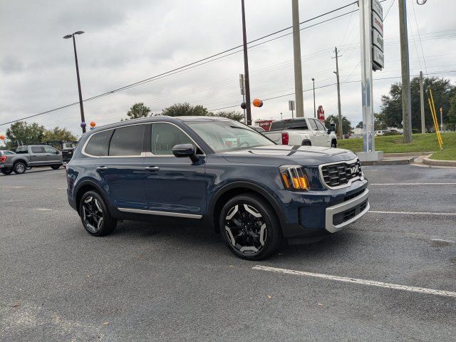 Used 2024 Kia Telluride S w/ S Sunroof Package FWD image 3