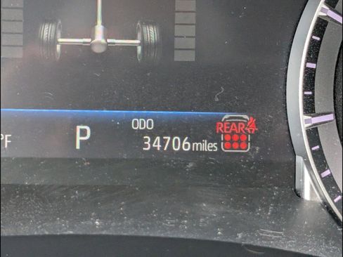 Used 2024 Toyota Highlander XLE AWD/4WD image 20