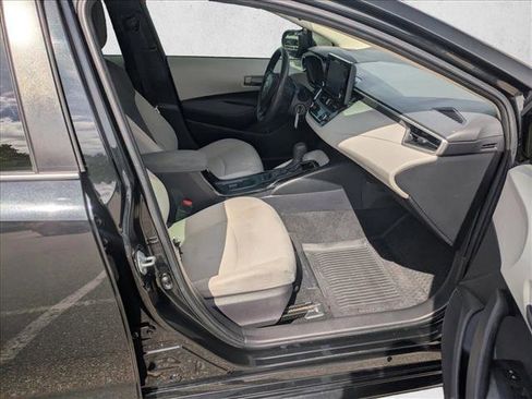 Used 2022 Toyota Corolla LE FWD image 18