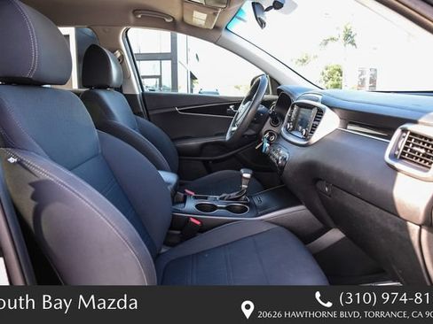 Used 2019 Kia Sorento FWD image 16