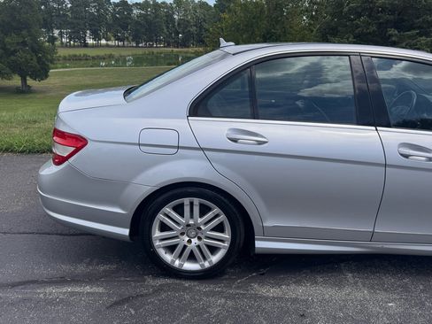 Used 2009 Mercedes-Benz C 300 Sport image 28