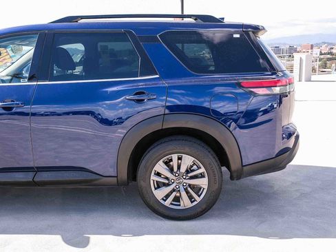 Used 2024 Nissan Pathfinder SV FWD image 8