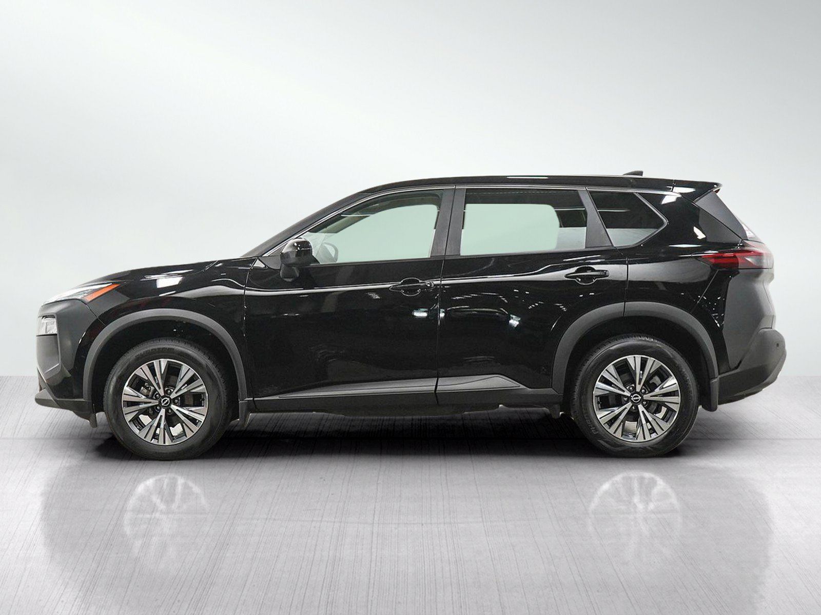 Used 2023 Nissan Rogue SV AWD/4WD image 2