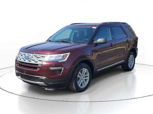 Used 2018 Ford Explorer XLT AWD/4WD image 2