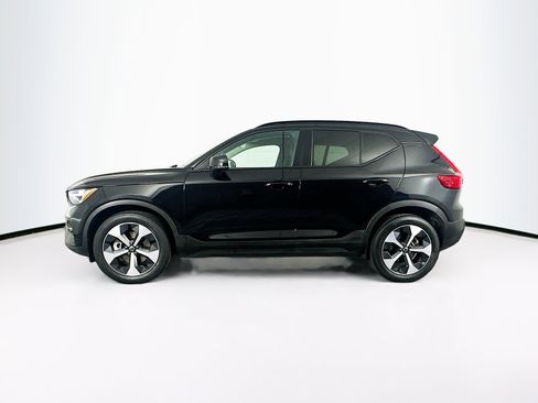 Used 2024 Volvo XC40 B5 Core image 4