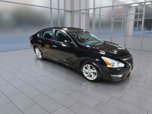 Used 2015 Nissan Altima 2.5 SV FWD image 2