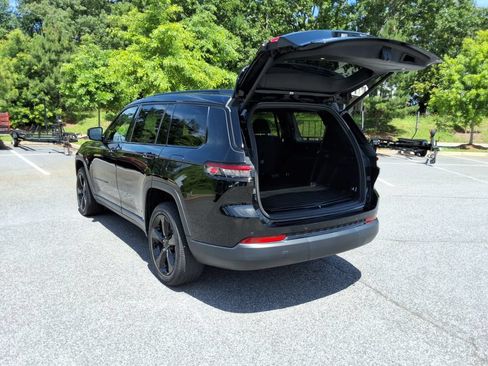 Used 2023 Jeep Grand Cherokee L Laredo AWD/4WD image 15