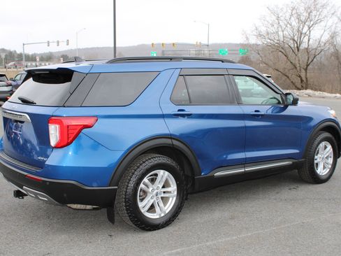 Used 2022 Ford Explorer XLT w/ Equipment Group 202A image 3