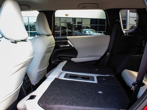 Used 2025 Mitsubishi Outlander SE AWD/4WD image 35