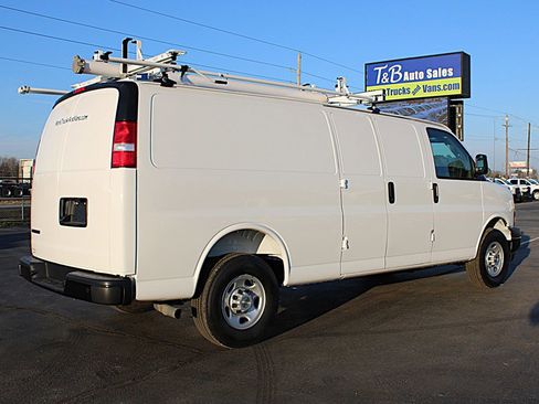 Used 2025 Chevrolet Express 2500 Extended w/ Communications Package image 5