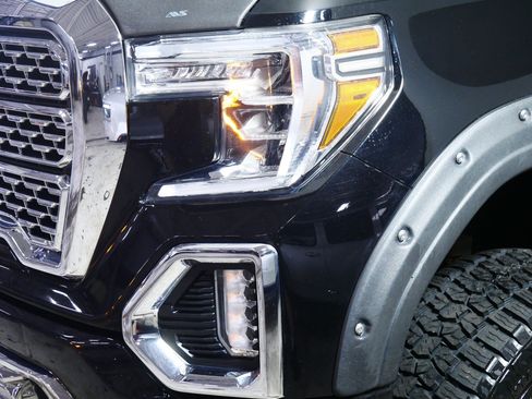 Used 2019 GMC Sierra 1500 Denali w/ Denali Ultimate Package AWD/4WD image 16