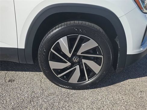 Used 2024 Volkswagen Atlas SE w/ Panoramic Sunroof Package FWD image 29