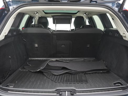 Used 2023 Volvo V60 B5 Cross Country Plus w/ Climate Package AWD/4WD image 9