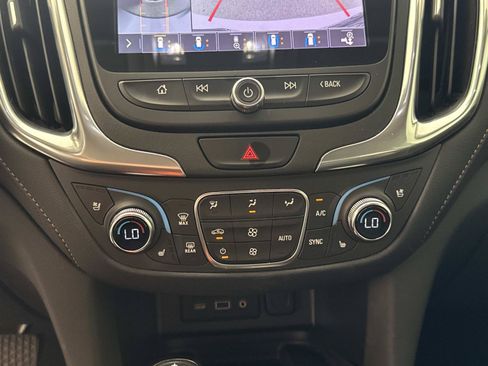 Used 2021 Chevrolet Equinox Premier FWD image 24