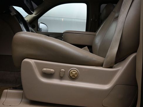 Used 2013 Cadillac Escalade Luxury image 25