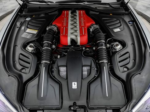 Used 2018 Ferrari GTC4Lusso AWD/4WD image 3