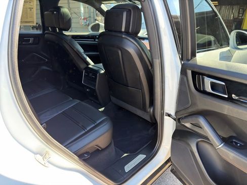 Used 2023 Porsche Cayenne image 31
