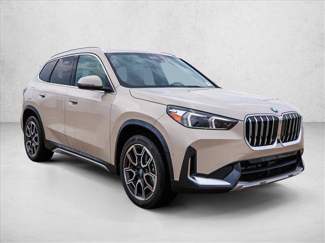 Used 2027 BMW X1 xDrive28i AWD/4WD image 3