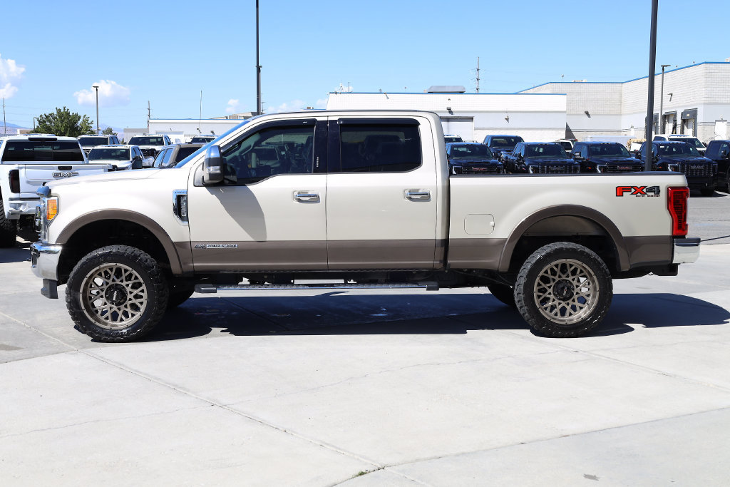 Used 2017 Ford F250 Lariat w/ Lariat Ultimate Package AWD/4WD image 3