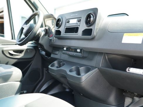 Used 2025 Mercedes-Benz Sprinter 2500 image 16