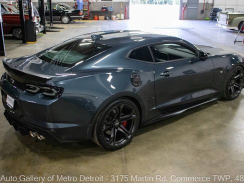 Used 2022 Chevrolet Camaro SS RWD image 9