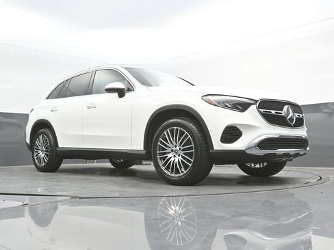Used 2024 Mercedes-Benz GLC 300 4MATIC image 44