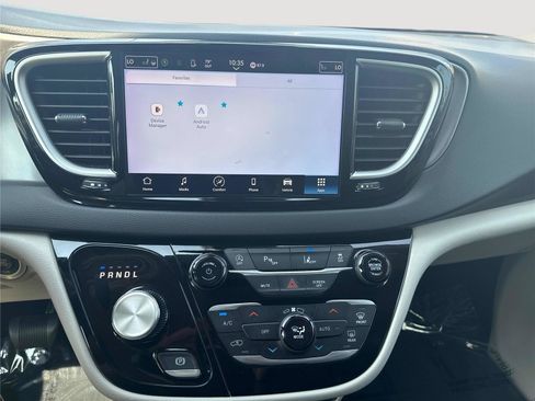 Used 2023 Chrysler Pacifica Touring-L FWD image 21