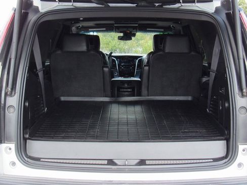 Used 2017 Cadillac Escalade Platinum image 5