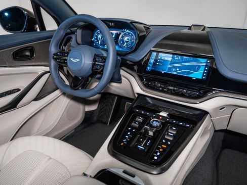 Used 2025 Aston Martin DBX 707 image 23