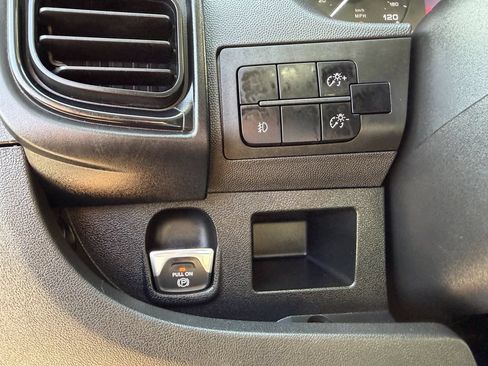 Used 2025 RAM ProMaster 2500 w/ Convenience Group FWD image 12