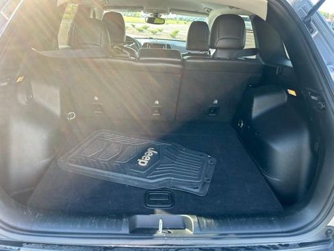 Used 2019 Jeep Cherokee Limited image 5