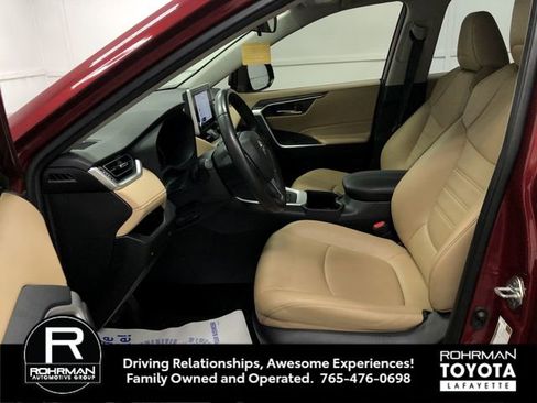 Used 2023 Toyota RAV4 XLE Premium image 11