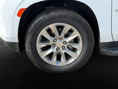 Used 2022 Chevrolet Suburban Premier AWD/4WD image 13