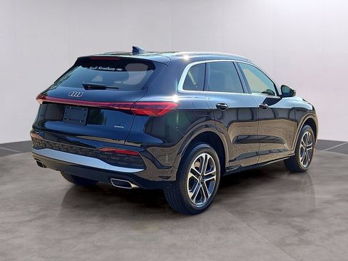 Certified 2025 Audi Q5 Premium w/ Convenience Package AWD/4WD image 4