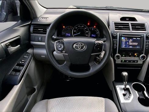 Used 2013 Toyota Camry LE FWD image 6