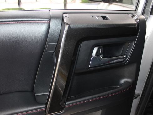 Used 2019 Toyota 4Runner TRD Off-Road Premium AWD/4WD image 54