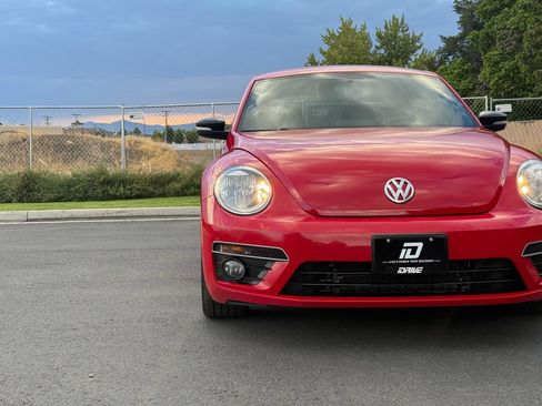 Used 2013 Volkswagen Beetle 2.0T FWD image 4