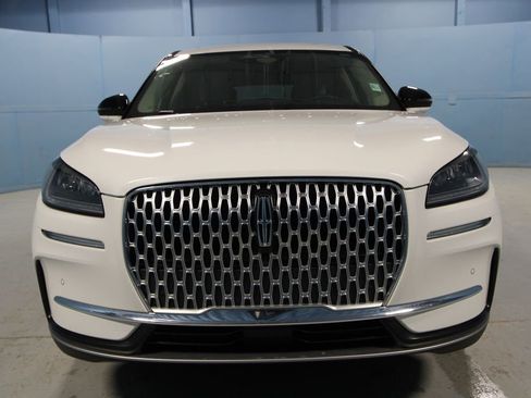 Used 2025 Lincoln Corsair AWD w/ Equipment Group 101A image 24