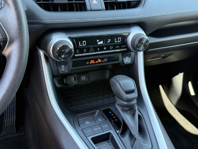 Used 2024 Toyota RAV4 XLE FWD image 20