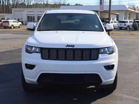 Used 2018 Jeep Grand Cherokee Altitude image 10