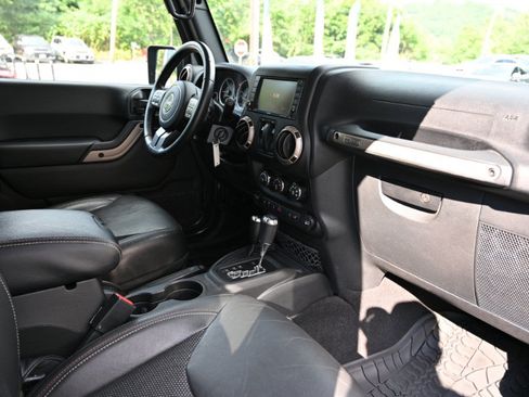 Used 2016 Jeep Wrangler Sahara AWD/4WD image 17