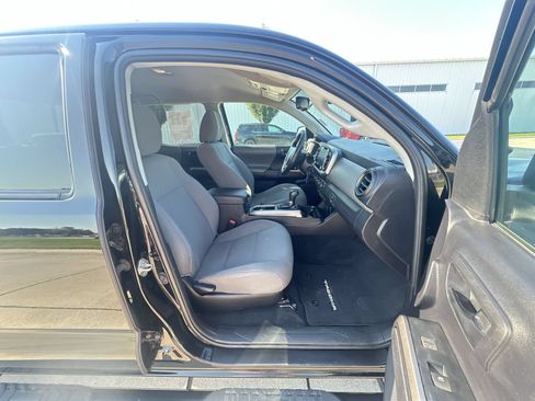 Used 2020 Toyota Tacoma SR5 AWD/4WD image 28