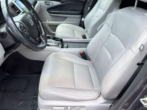 Used 2017 Honda Pilot Touring image 5