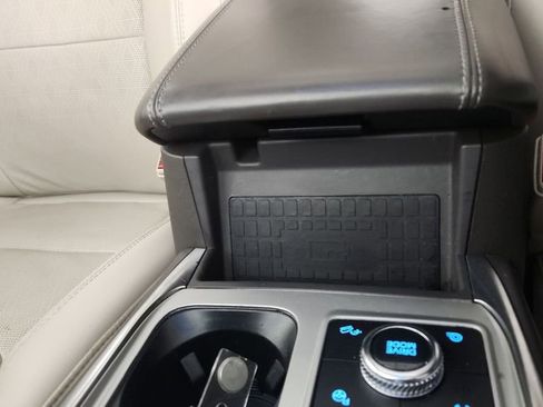 Used 2023 Ford Explorer Platinum w/ Premium Technology Package image 22