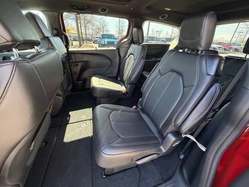 New 2026 Chrysler Pacifica Select FWD image 12