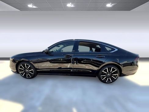 Used 2025 Honda Accord Touring image 2