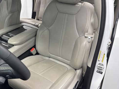 Used 2022 Jeep Wagoneer Series III w/ Premium Group I image 11