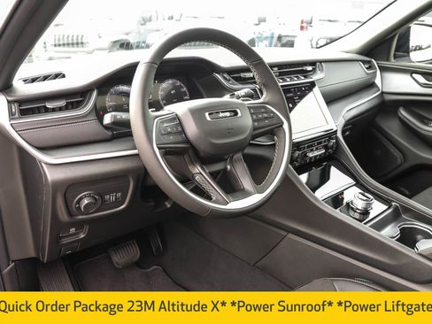 New 2025 Jeep Grand Cherokee Altitude AWD/4WD image 4